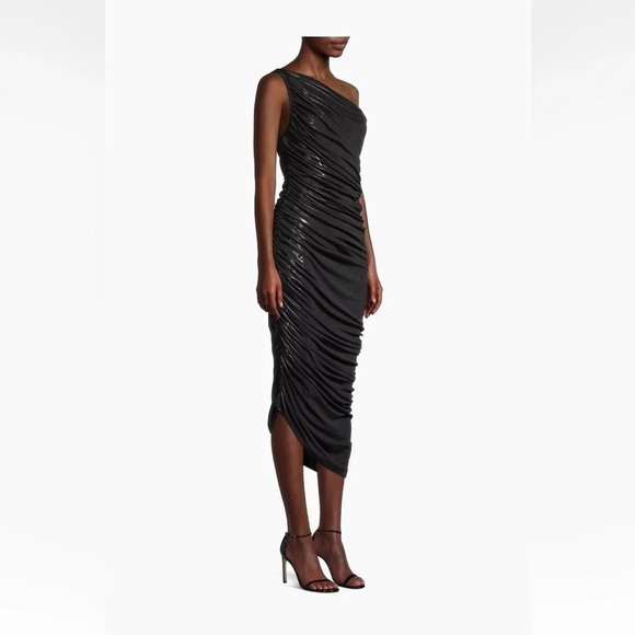 Norma Kamali

Diana Metallic Ruched One-Shoulder Gown - Picture 9 of 15